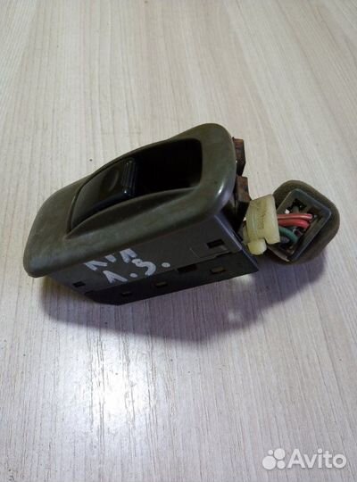 Кнопка стеклоподъемника задняя левая Kia Sportage