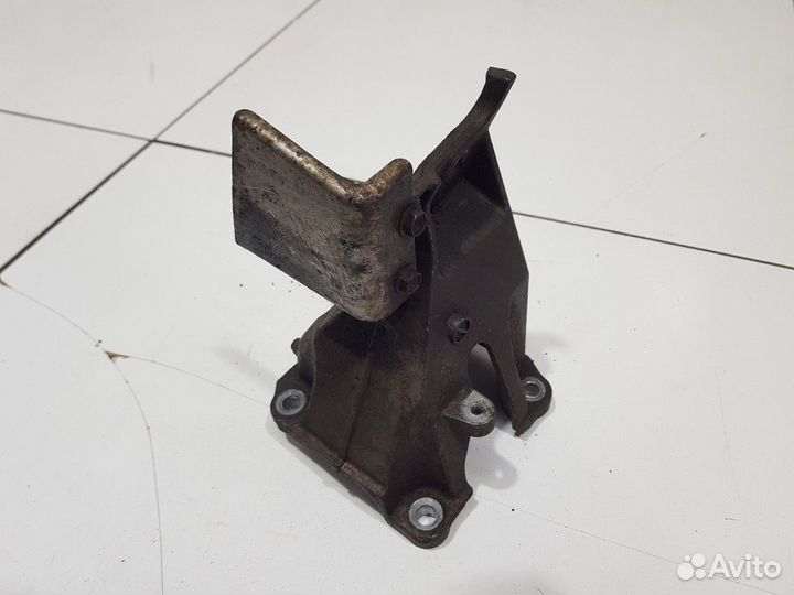 Кронштейн опоры двигателя (Suzuki Grand Vitara)
