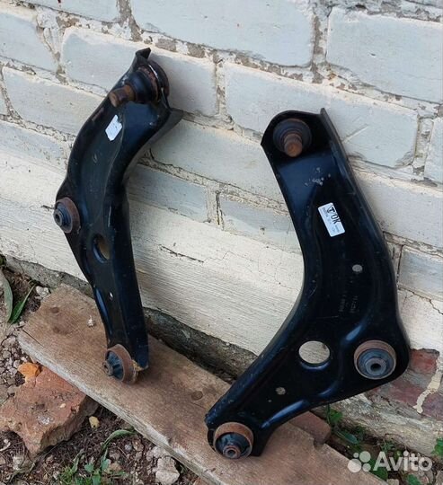 Оригинальные рычаги Nissan Qashqai J11