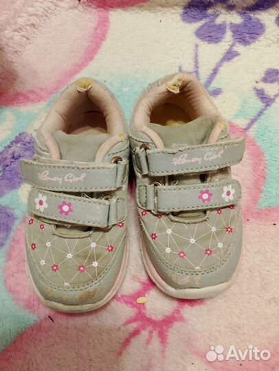 Кроссовки на девочку 23