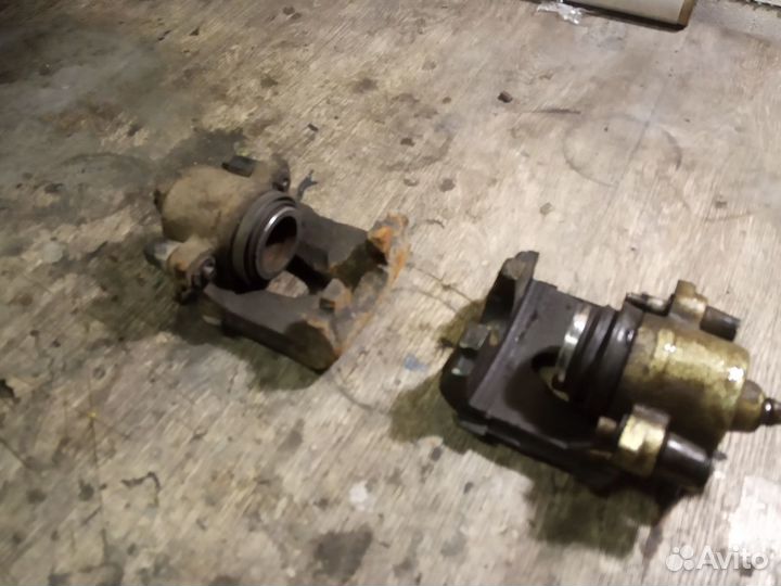 Тормозные суппорта перед Skoda tur Golf 4 Bora