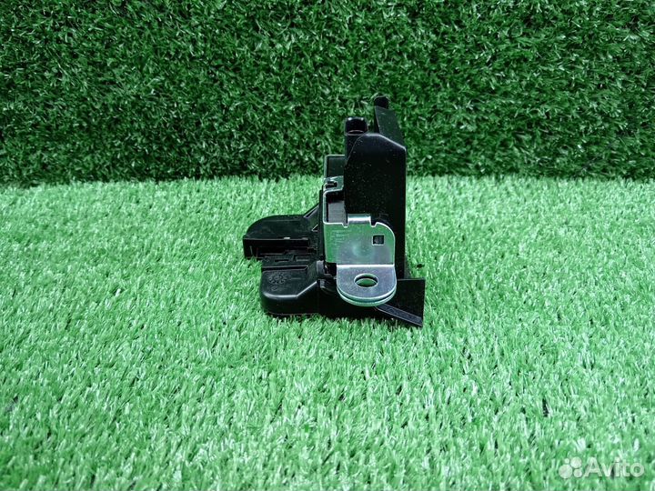Замок крышки багажника Volkswagen Tiguan VAG