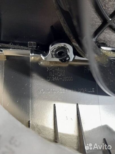 Обшивка двери задняя правая Kia K900 RJ 2020