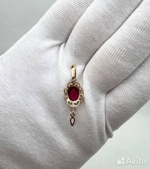Золотая подвеска советская с рубином