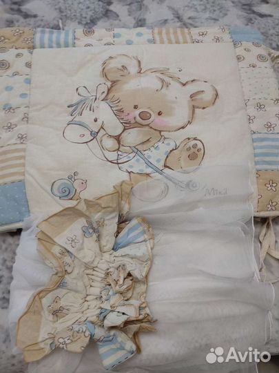 Бортики в кровать с балдахином,постельными бельём