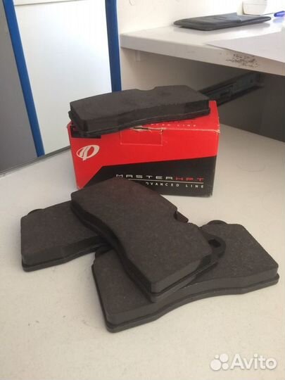 Колодки тормозные передние Volkswagen Touareg