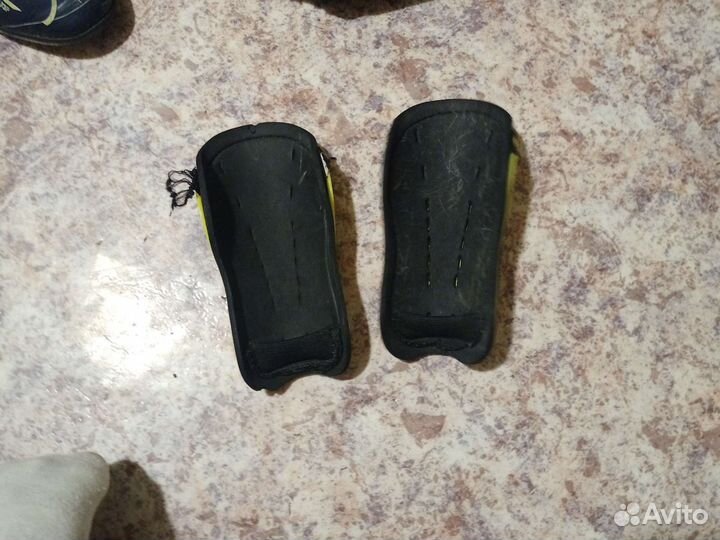 Футбольные щитки