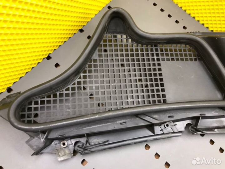 Жабо переднее правое Mercedes-Benz E-Class W210