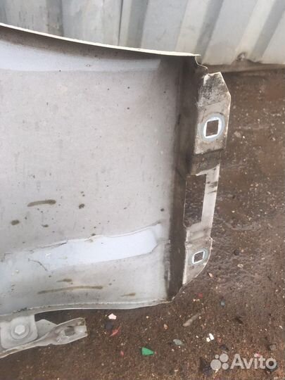 Крыло на mercedes 220 левое
