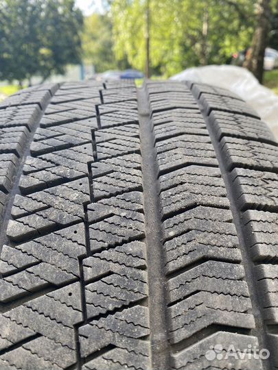 Bridgestone Blizzak Ice 215/55 R16
