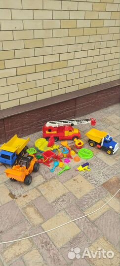 Полесье: самосвалы, пожарная машина, трактор