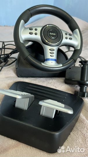 Игровой руль с педалями