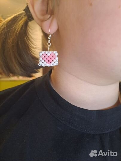 Серьги с сердечками из бисера