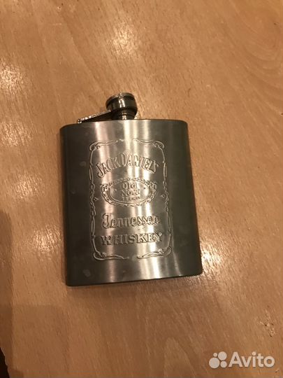 Фляжка для крепких напитков, 4 стопки и воронка