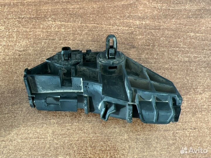 Кронштейн заднего бампера Тойота Королла Е150