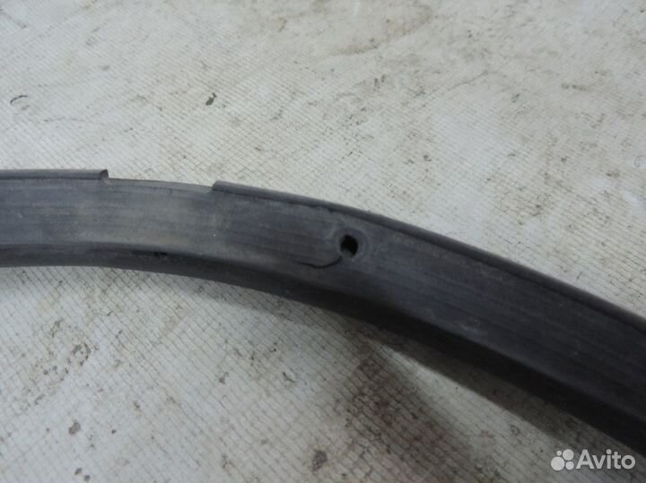 Уплотнитель двери задний левый Lexus NX200t 2014