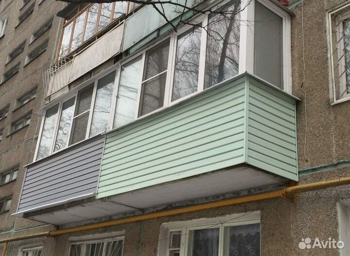 Остекление балкона с отделкой