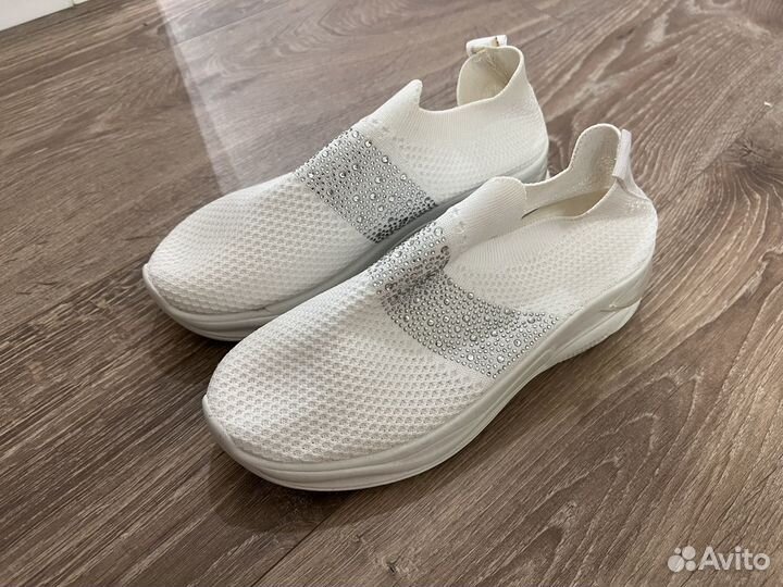 Кроссовки женские 37 размер