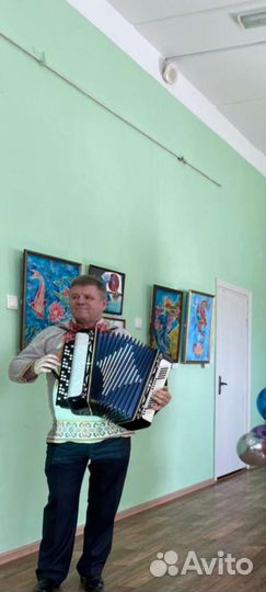 Профессиональный поющий баянист