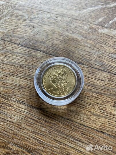 Золотая серебряная монета