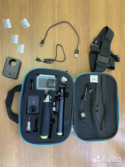Yi 4k plus с аксессуарами и кейсом