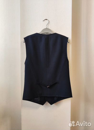 Продам жилетку 164 см