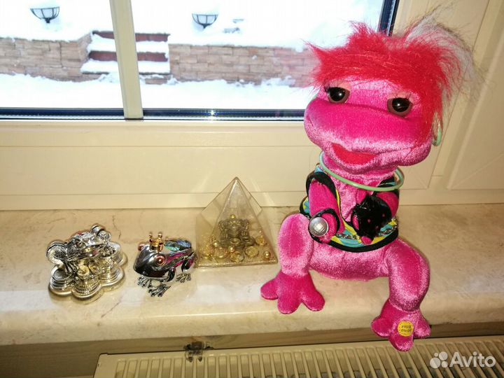 Коллекция фигурок лягушек