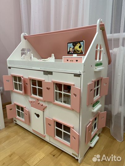 Кукольный домик с мебелью