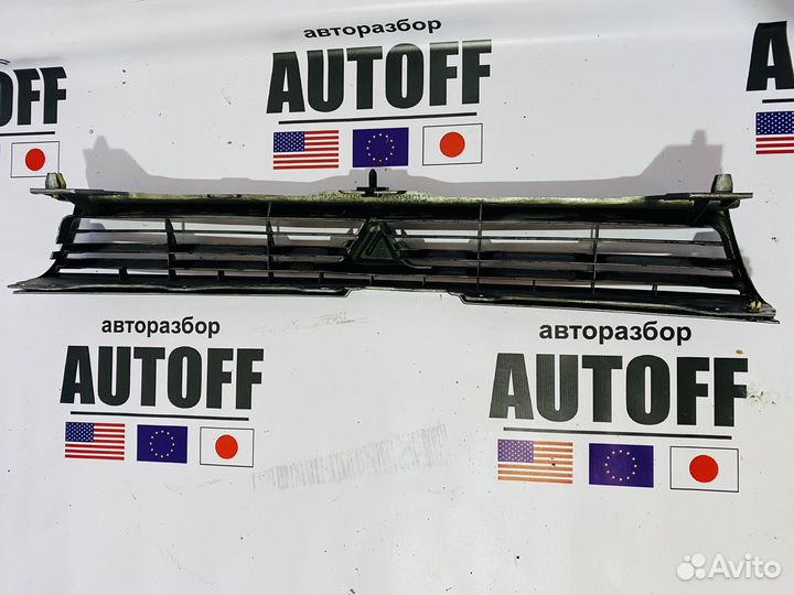 Решетка радиатора Toyota Vista SV30