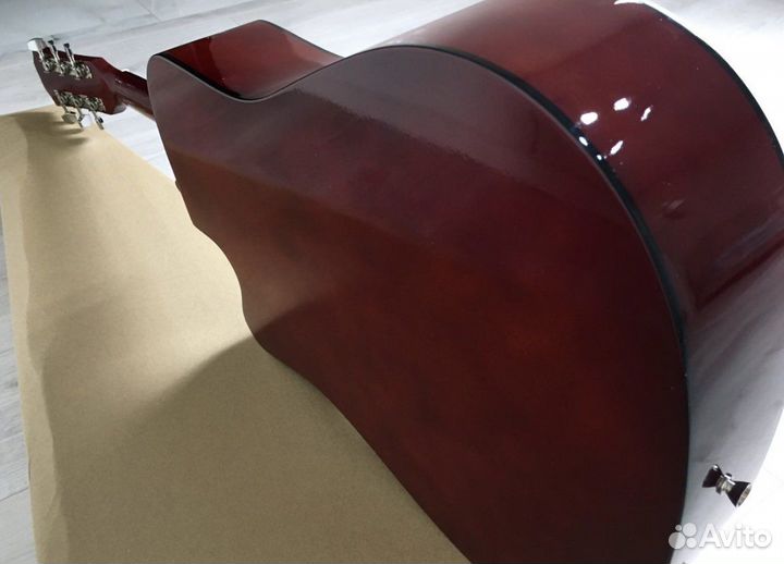 Акустическая гитара натуральный цвет