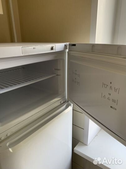 Холодильник hotpoint ariston бу