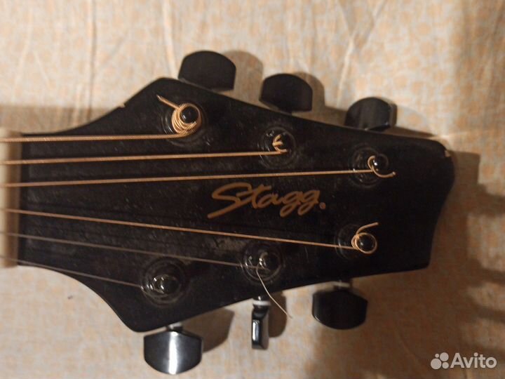 Акустическая гитара