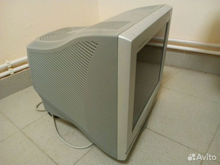 Монитор LG flatron F700P