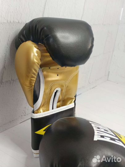 Боксерские перчатки