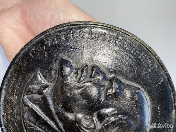 Настольная медаль