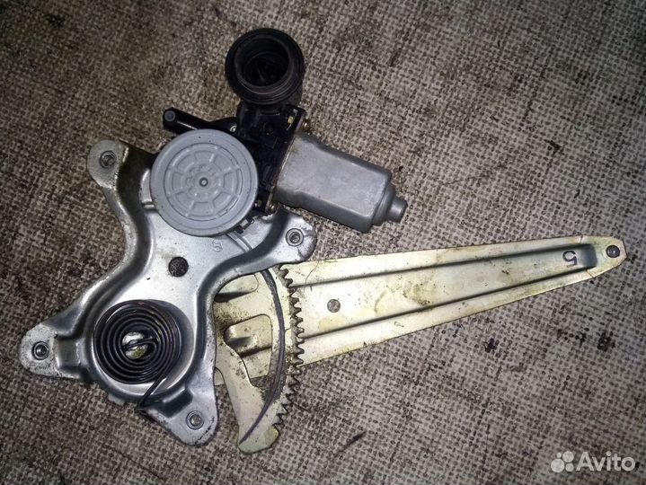 Стеклоподъемник задний левый Тойота Камри В30