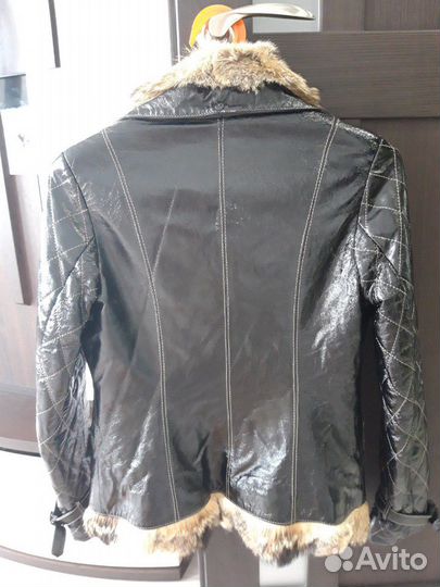 Продам куртку нат.лак и мех волка