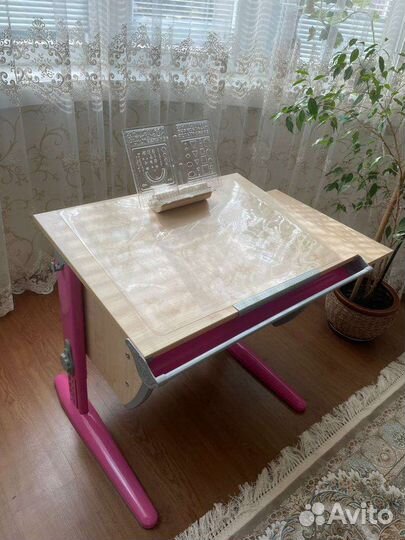 Школьная парта и стул