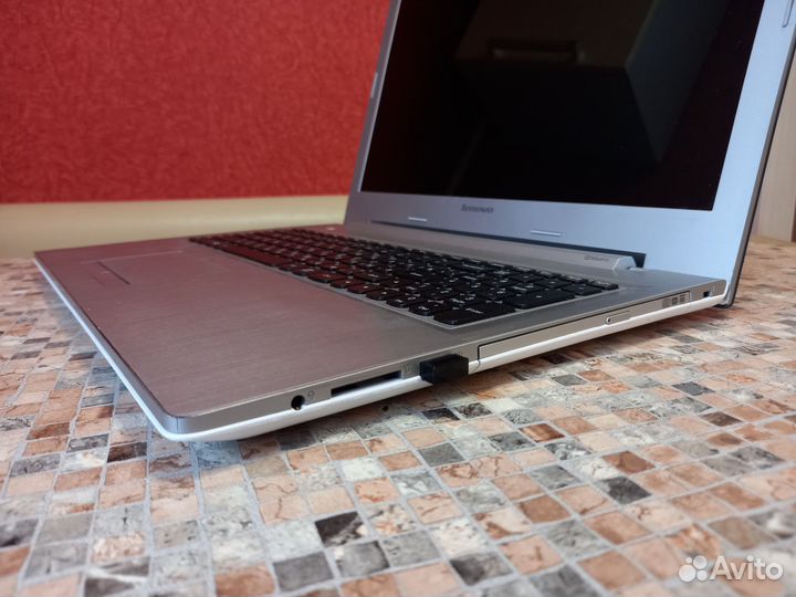 Lenovo intel core i3/GeForce 840m