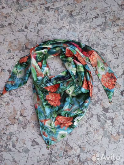 Сумочки,шарфы