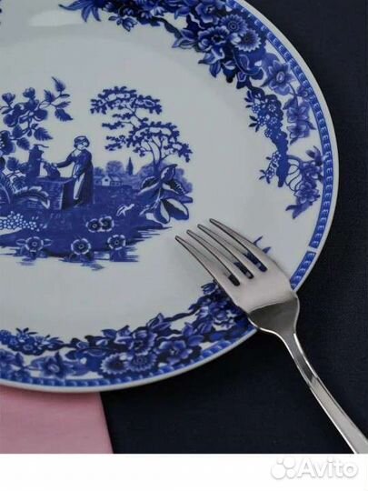 Фарфоровые тарелки набор