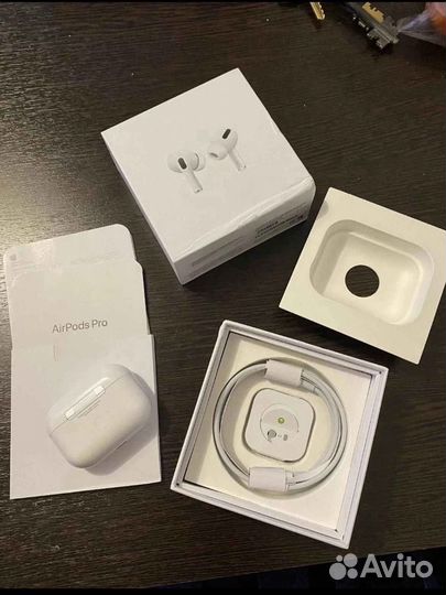 Наушники AirPods Pro с шумоподавлением