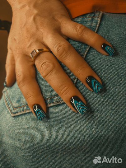 Маникюр с покрытием лаком