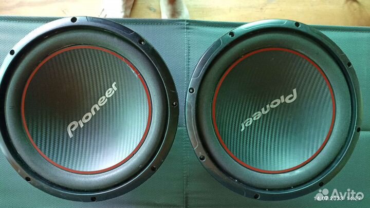 Сабвуфер и усилитель в автомобиль