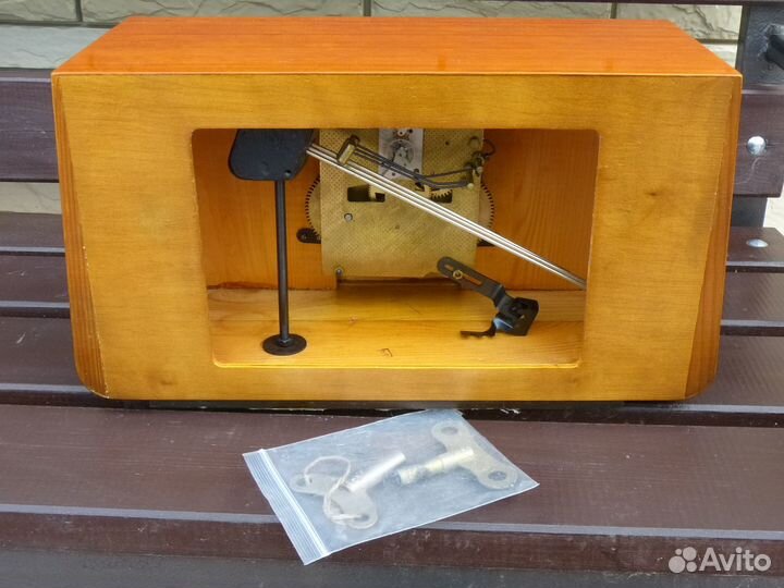 Настольные часы с боем «Янтарь» (СССР)