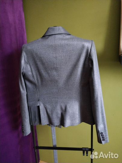 Пиджаки и жакеты женские 44