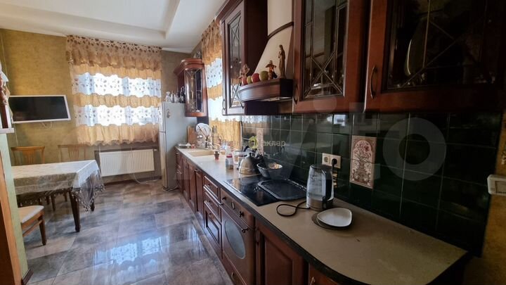 Дом 296 м² на участке 10 сот.