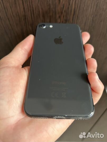 Телефон iPhone8