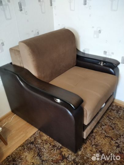 Кожанное кресло