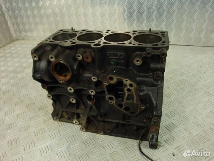 Блок цилиндров Audi A4 B7 2.0 BUL 06р103021d